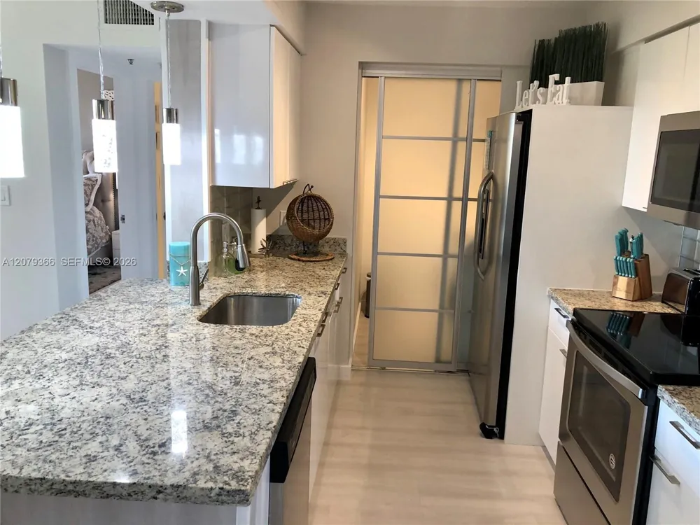 19999 E Country Club Dr #1405 Aventura, FL 33180