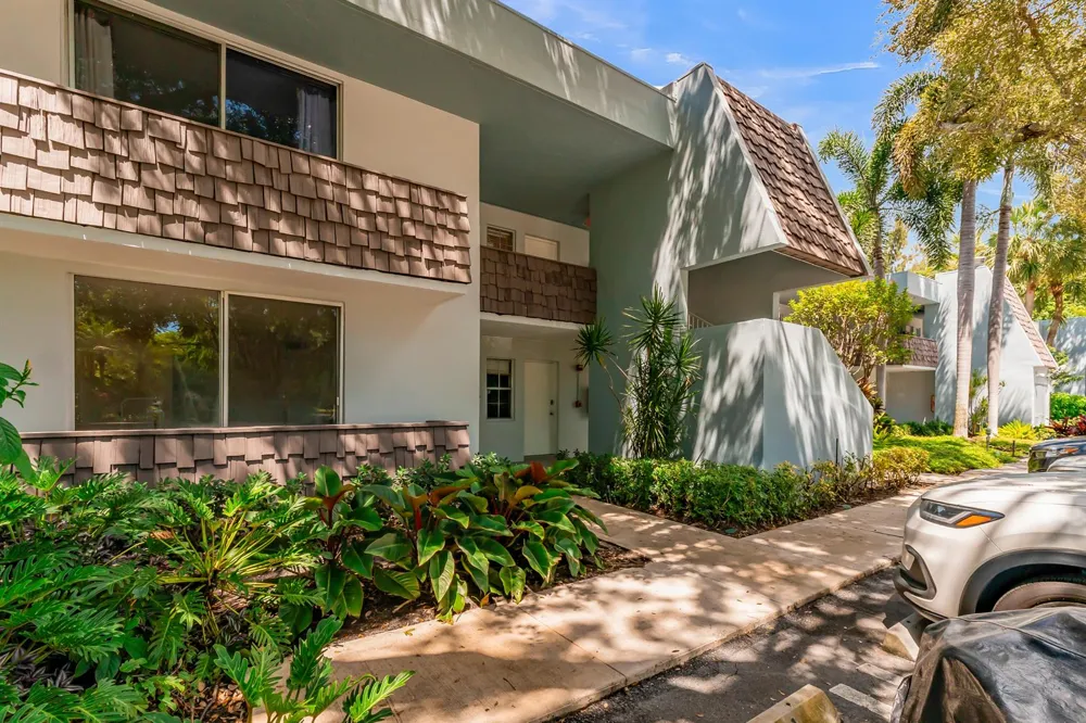 3201 COURSE LANE E #212 Pompano Beach, FL 33069