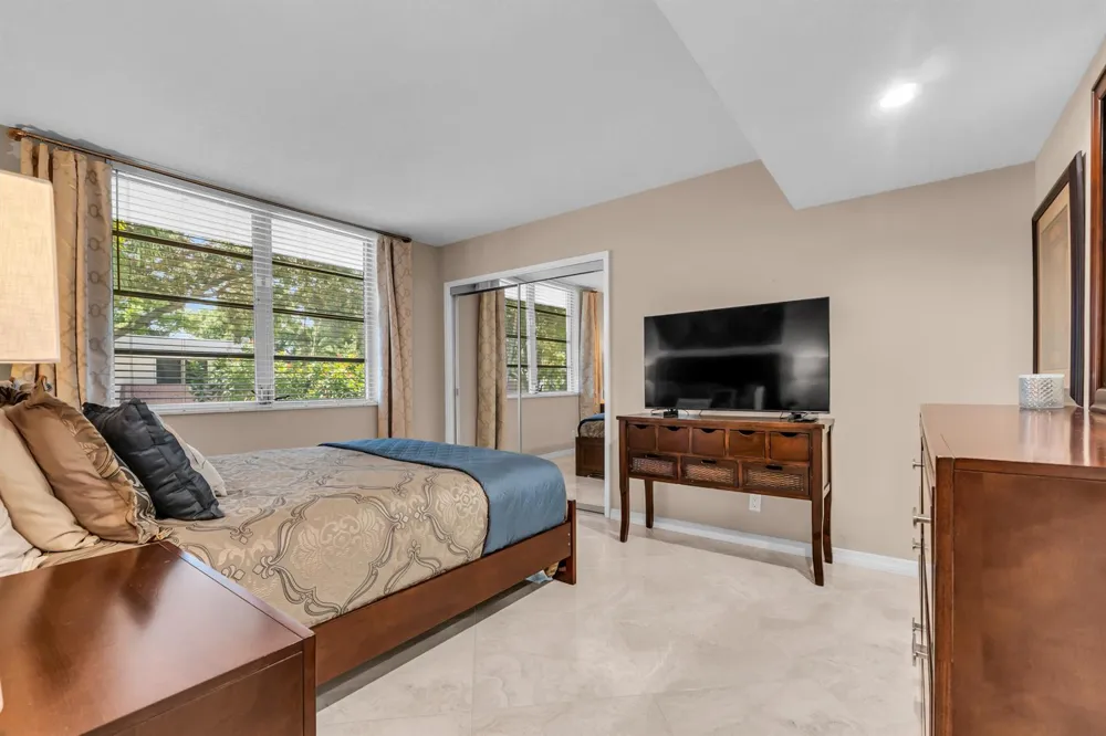 3201 COURSE LANE E #212 Pompano Beach, FL 33069