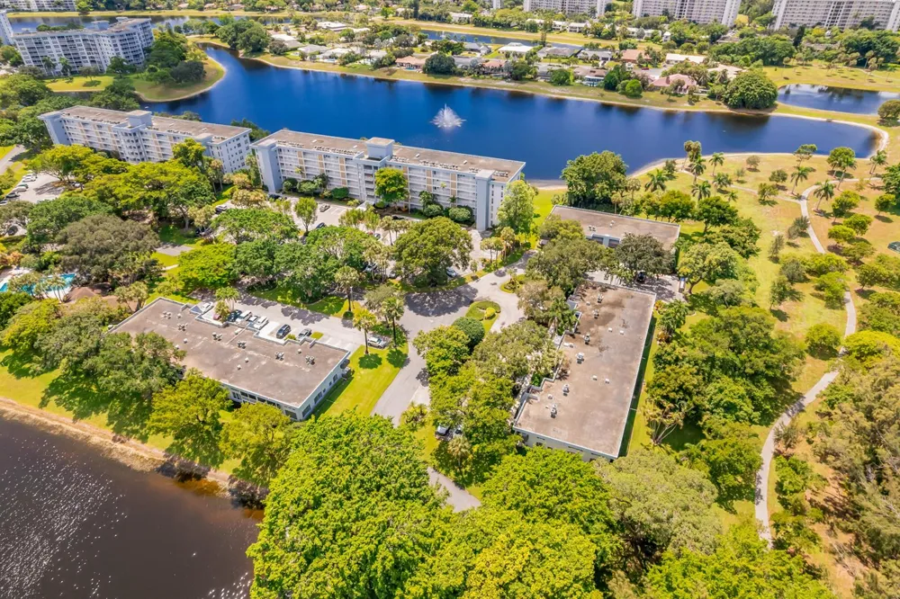 3201 COURSE LANE E #212 Pompano Beach, FL 33069