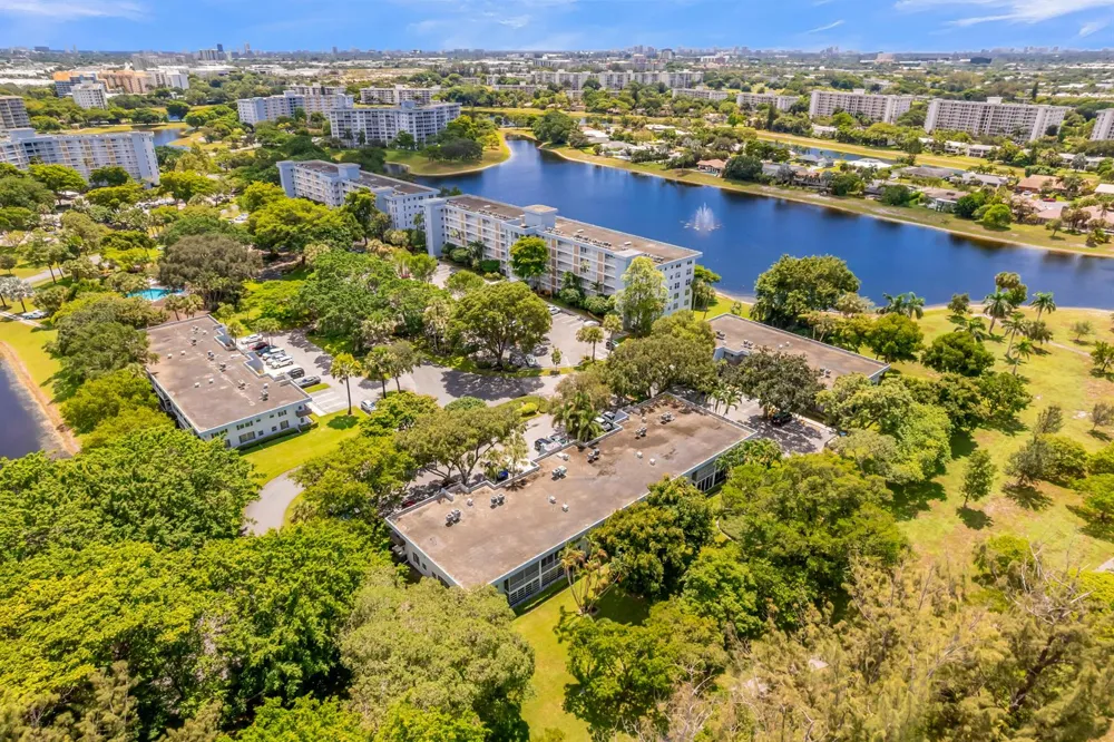 3201 COURSE LANE E #212 Pompano Beach, FL 33069