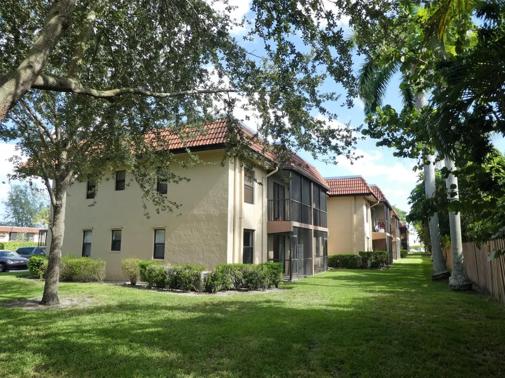 21904 Lake Forest Circle #106 Boca Raton, FL 33433