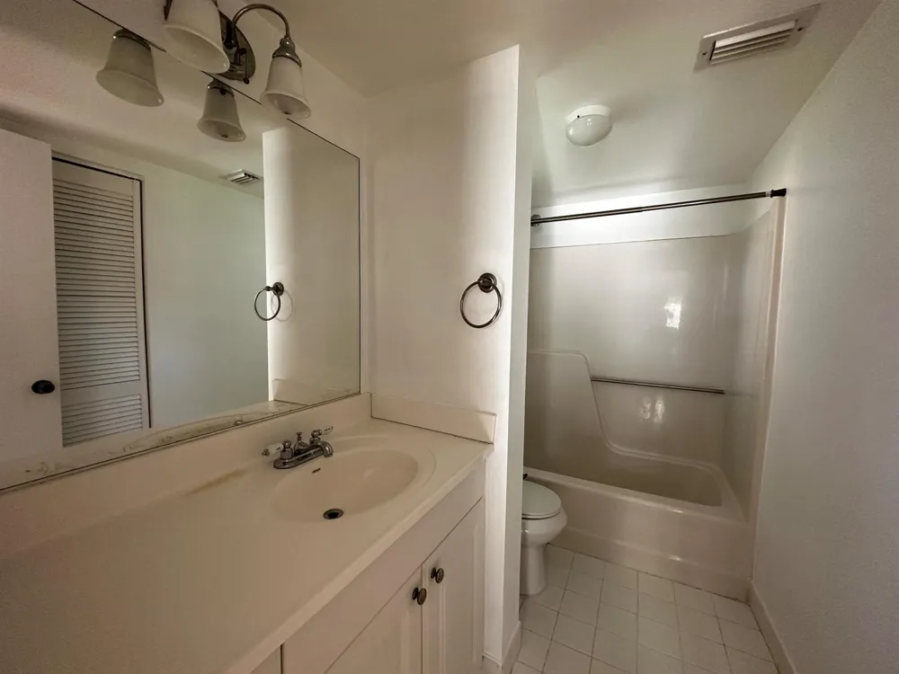 21904 Lake Forest Circle #106 Boca Raton, FL 33433