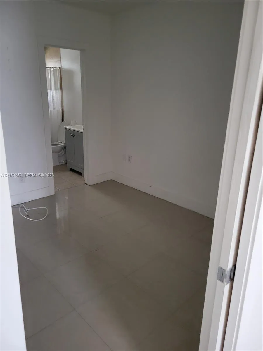 7725 Carlyle Ave #9 Miami Beach, FL 33141