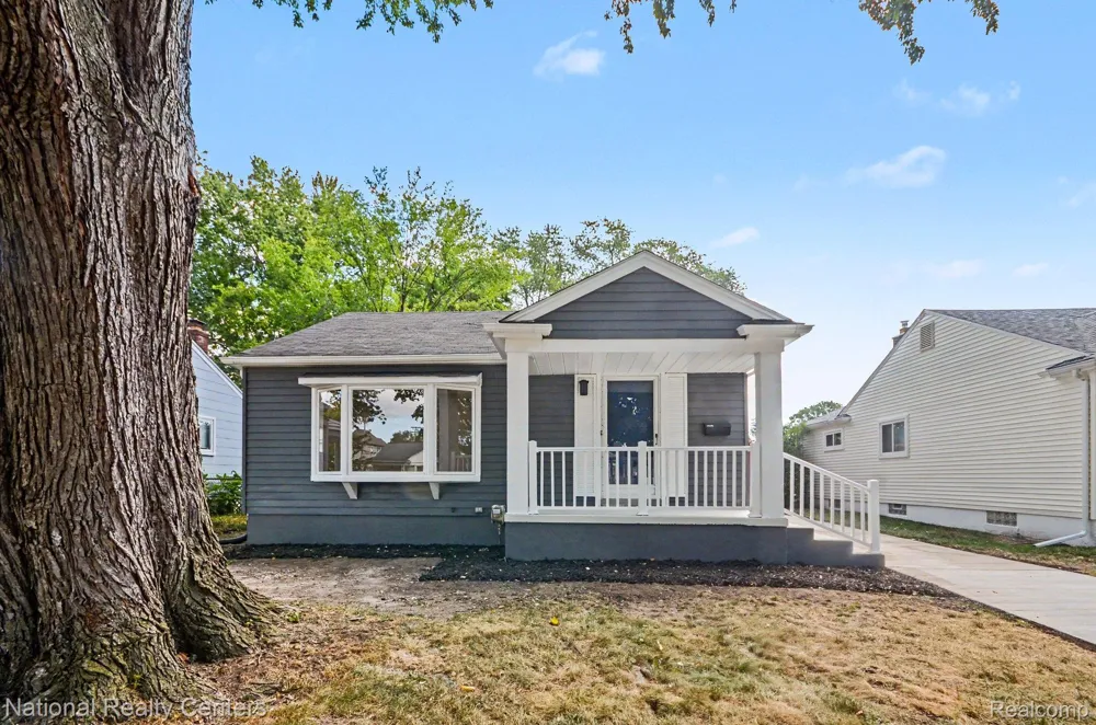 241 S Manitou Avenue Clawson City, MI 48017