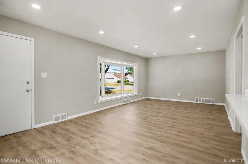 241 S Manitou Avenue Clawson City, MI 48017