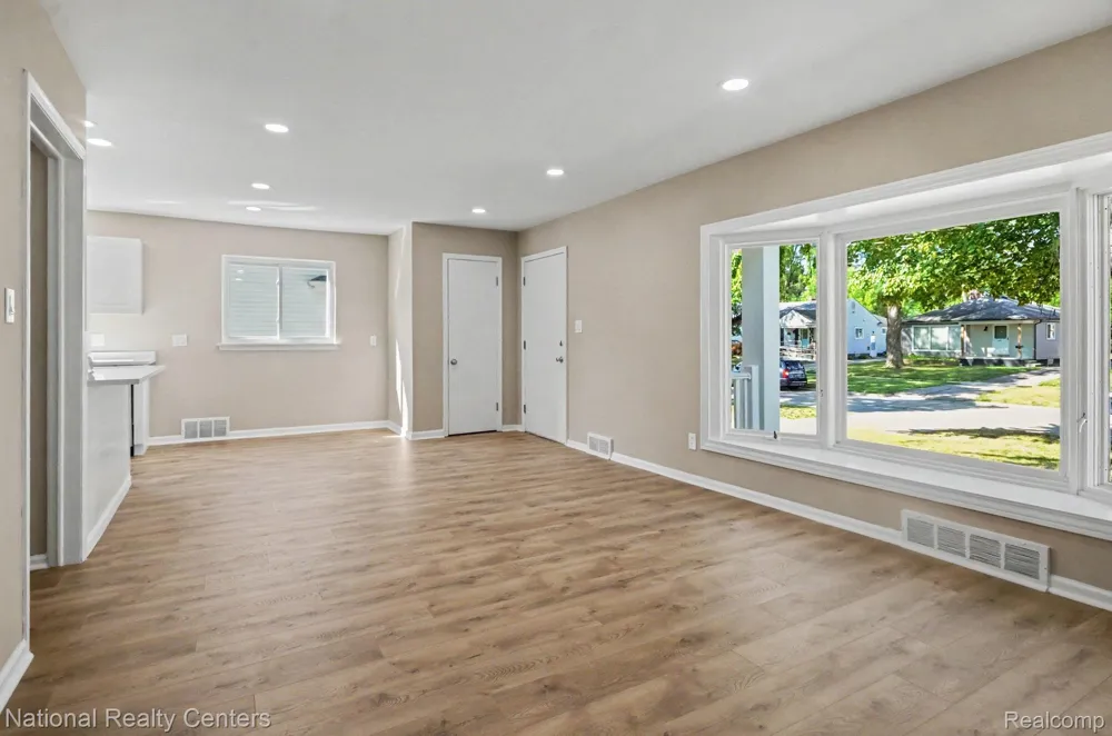 241 S Manitou Avenue Clawson City, MI 48017
