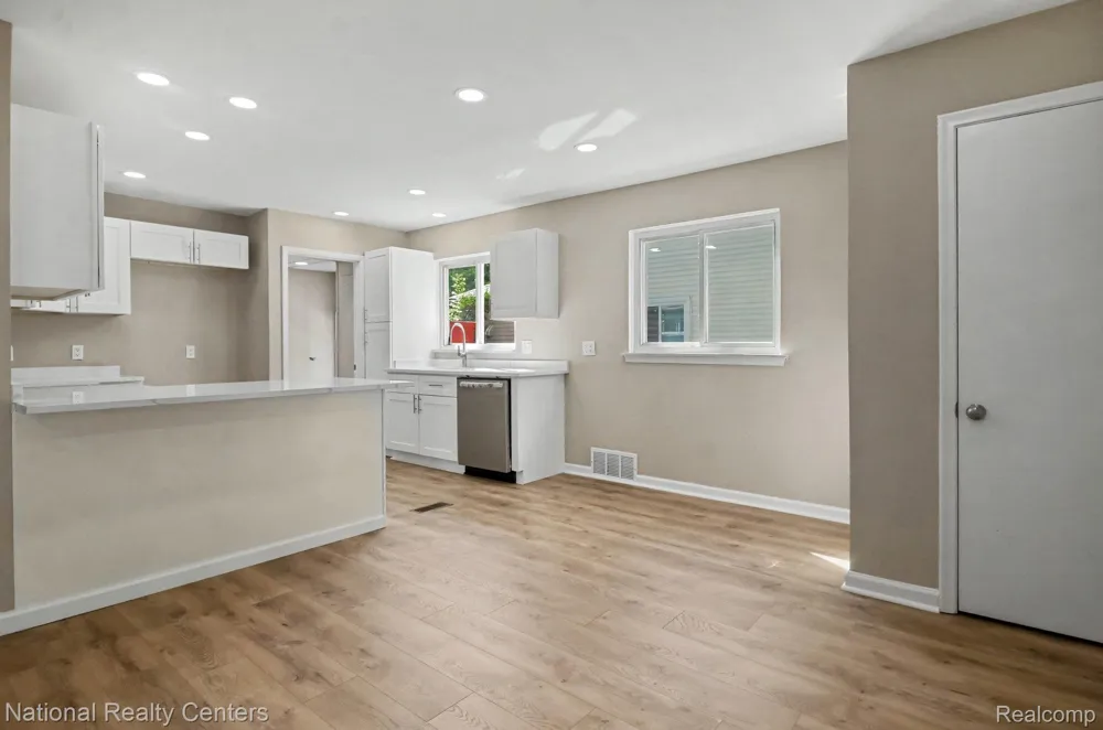 241 S Manitou Avenue Clawson City, MI 48017