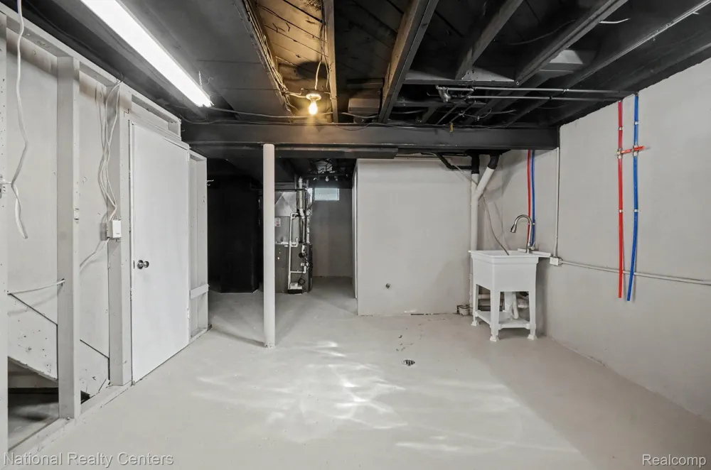 241 S Manitou Avenue Clawson City, MI 48017