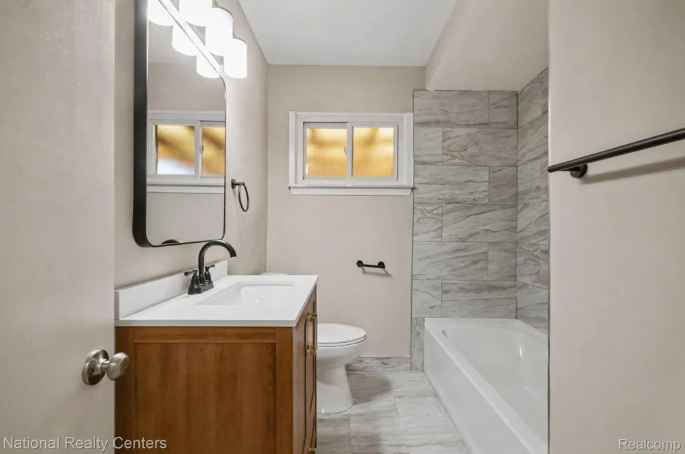 241 S Manitou Avenue Clawson City, MI 48017