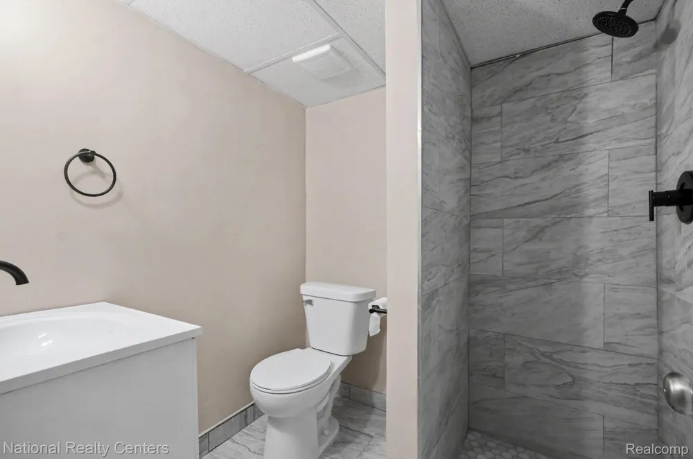 241 S Manitou Avenue Clawson City, MI 48017