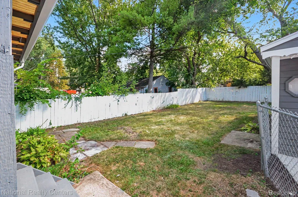 241 S Manitou Avenue Clawson City, MI 48017