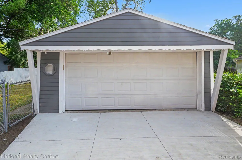 241 S Manitou Avenue Clawson City, MI 48017
