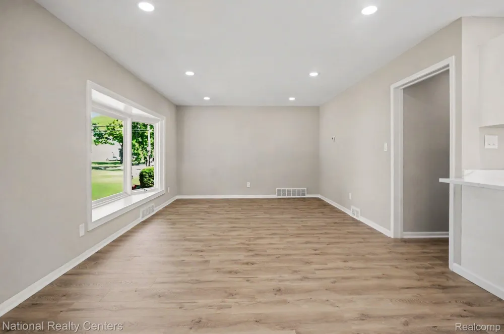 241 S Manitou Avenue Clawson City, MI 48017