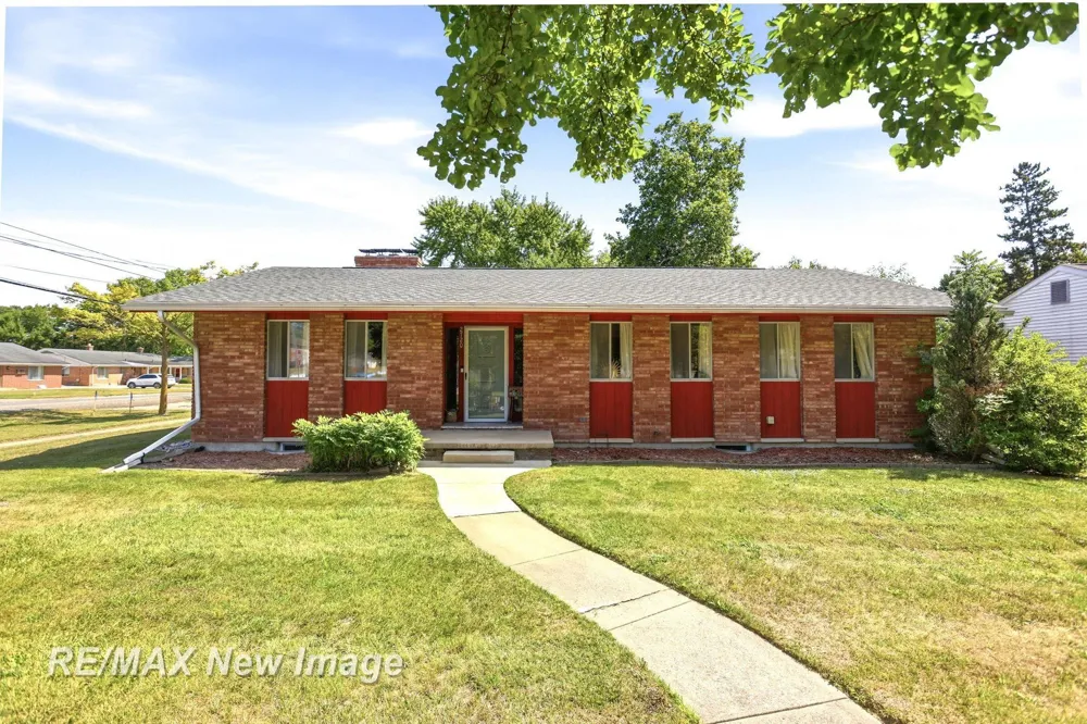 2720 Warwick Street Saginaw City, MI 48602