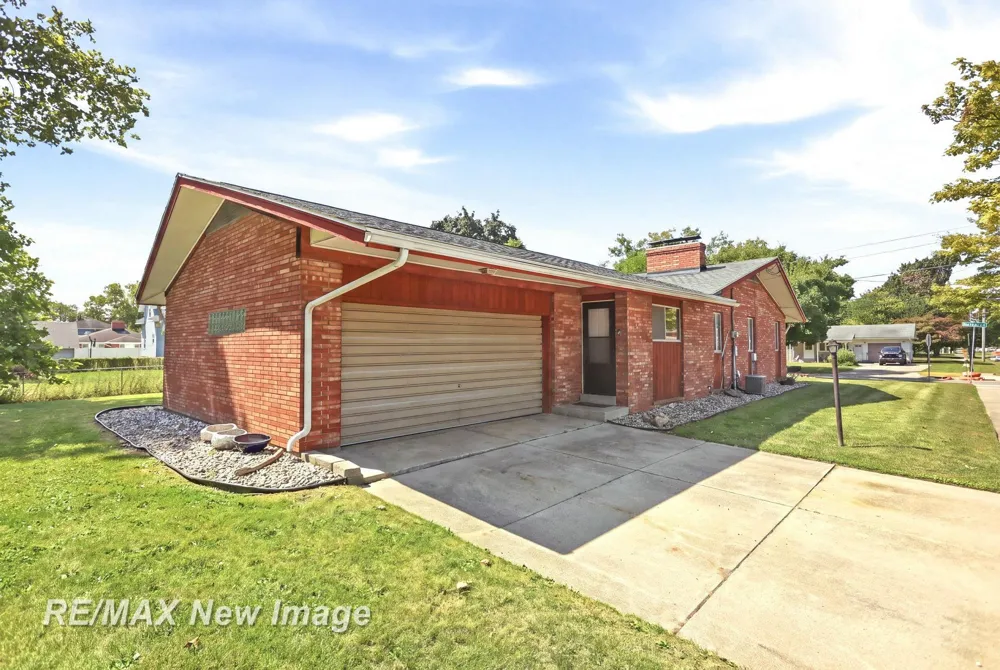 2720 Warwick Street Saginaw City, MI 48602