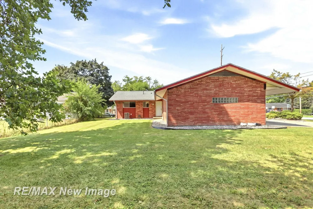 2720 Warwick Street Saginaw City, MI 48602