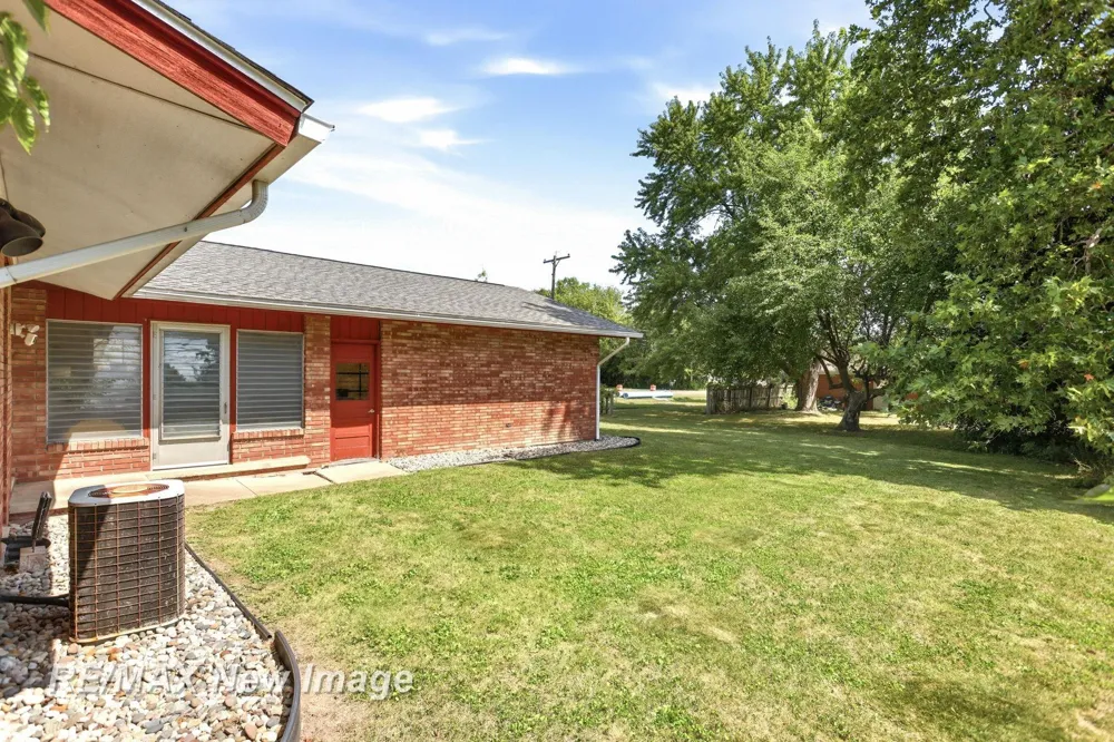 2720 Warwick Street Saginaw City, MI 48602