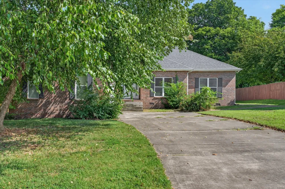 204 Cheshire Rd Clarksville, TN 37043