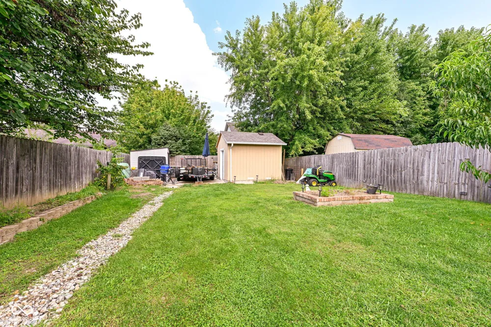 8360 Quillen Drive Avon, IN 46123