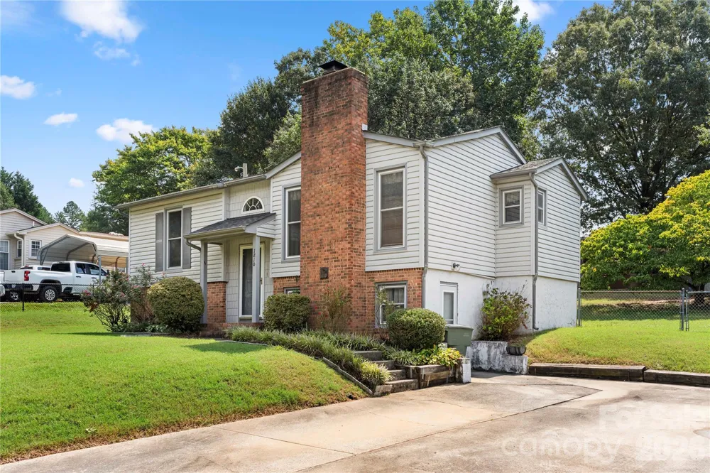1810 Oak Hollow Road Gastonia, NC 28054