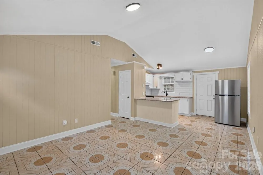 407 S Trenton Street Gastonia, NC 28052