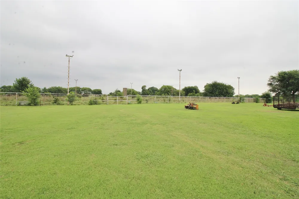 8150 Bob White Road Waxahachie, TX 75167