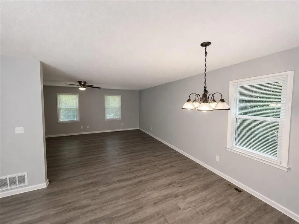 17 Winchester Drive Euharlee, GA 30145