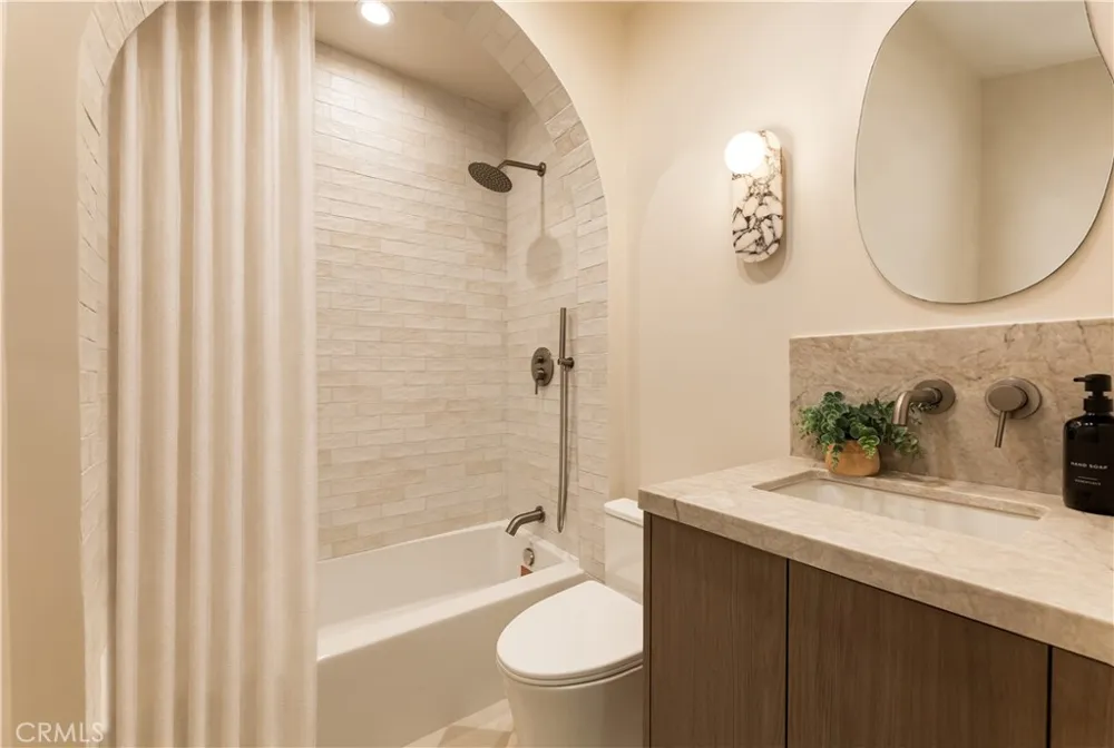 5724 Bianca Encino, CA 91316