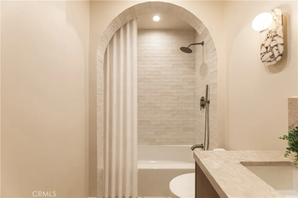 5724 Bianca Encino, CA 91316