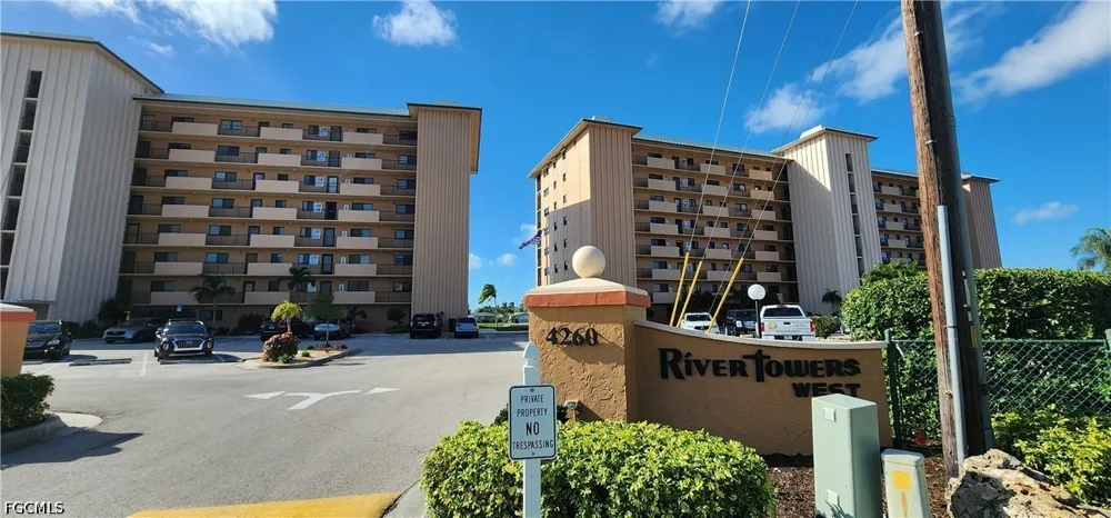 SE 20th Place #208 Cape Coral, FL 33904