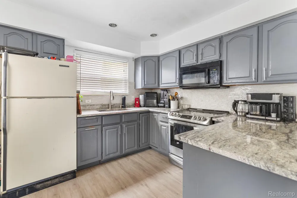 26705 Rouge River Drive Dearborn Heights City, MI 48127