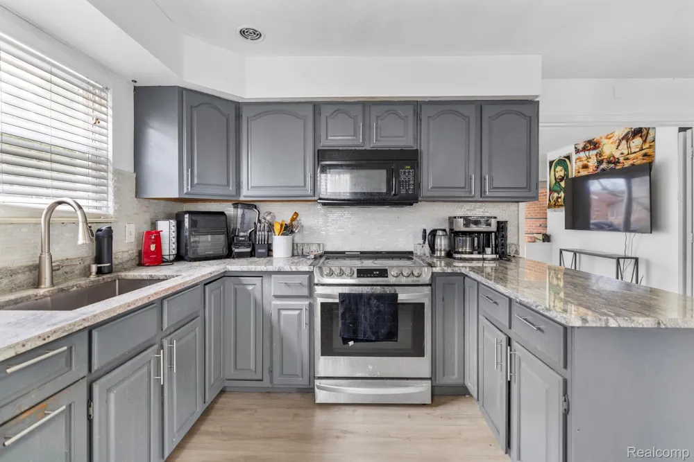 26705 Rouge River Drive Dearborn Heights City, MI 48127