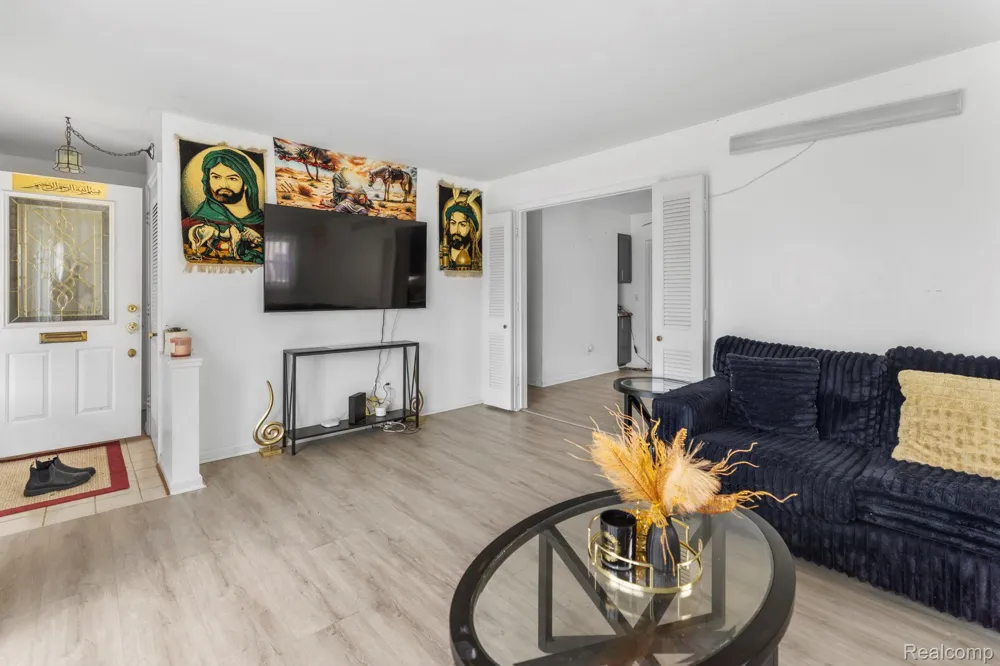 26705 Rouge River Drive Dearborn Heights City, MI 48127