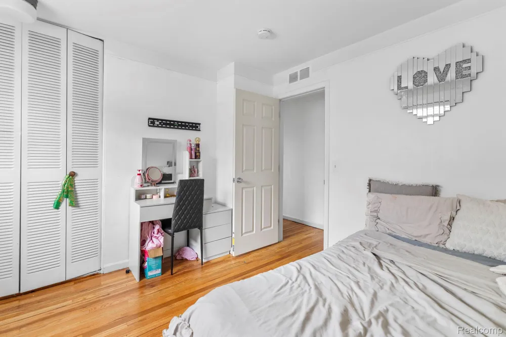 26705 Rouge River Drive Dearborn Heights City, MI 48127