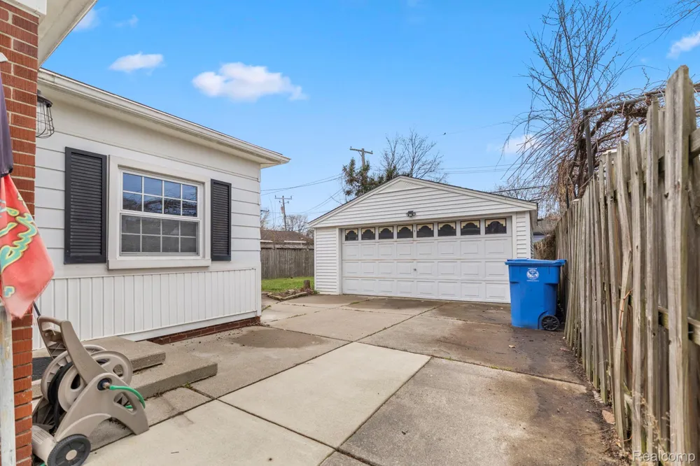 26705 Rouge River Drive Dearborn Heights City, MI 48127