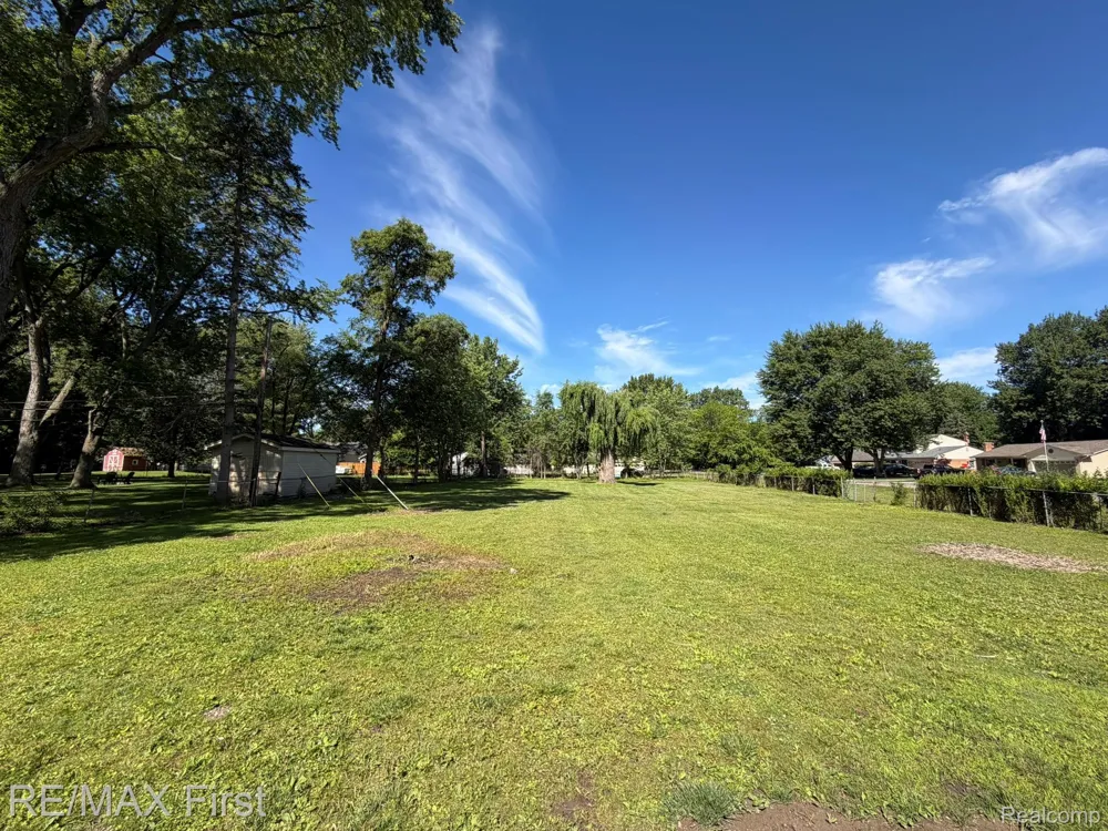 16045 Oporto Street Livonia City, MI 48154