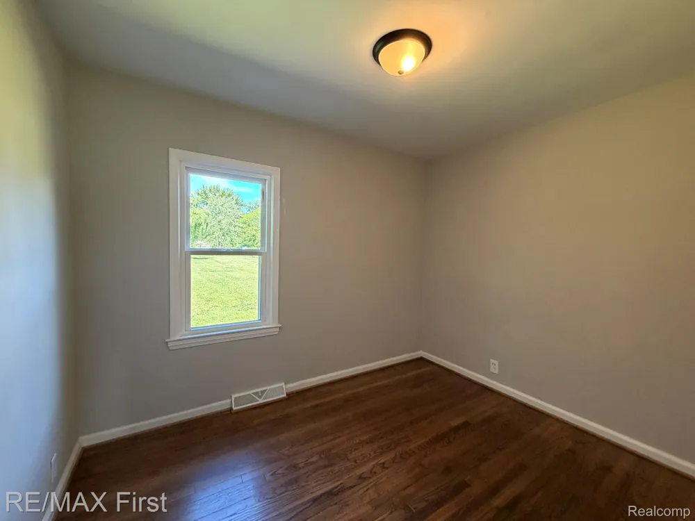 16045 Oporto Street Livonia City, MI 48154