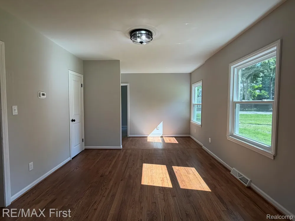 16045 Oporto Street Livonia City, MI 48154
