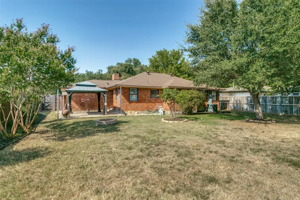 2952 Lavita Lane Farmers Branch, TX 75234
