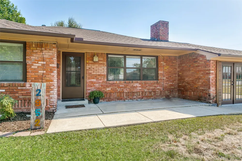 2952 Lavita Lane Farmers Branch, TX 75234