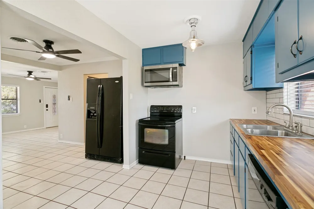 2952 Lavita Lane Farmers Branch, TX 75234