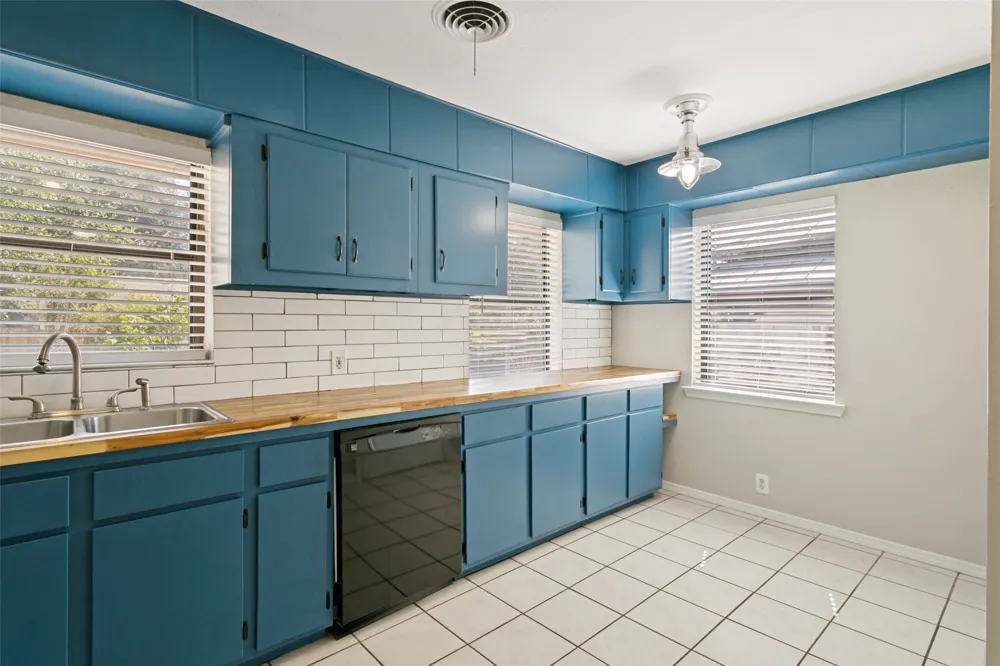 2952 Lavita Lane Farmers Branch, TX 75234