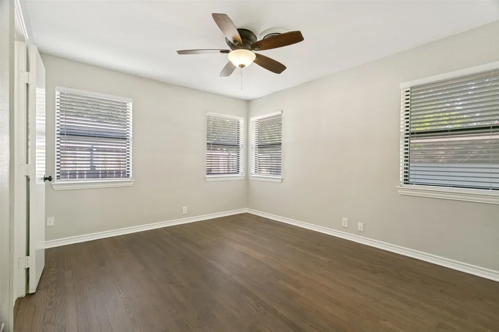 2952 Lavita Lane Farmers Branch, TX 75234