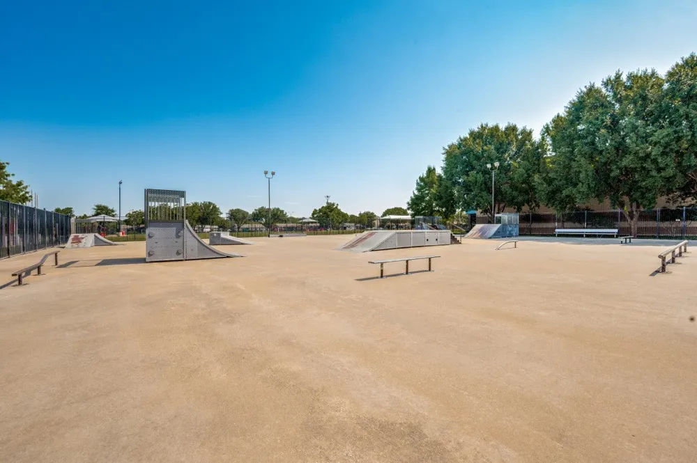 2952 Lavita Lane Farmers Branch, TX 75234