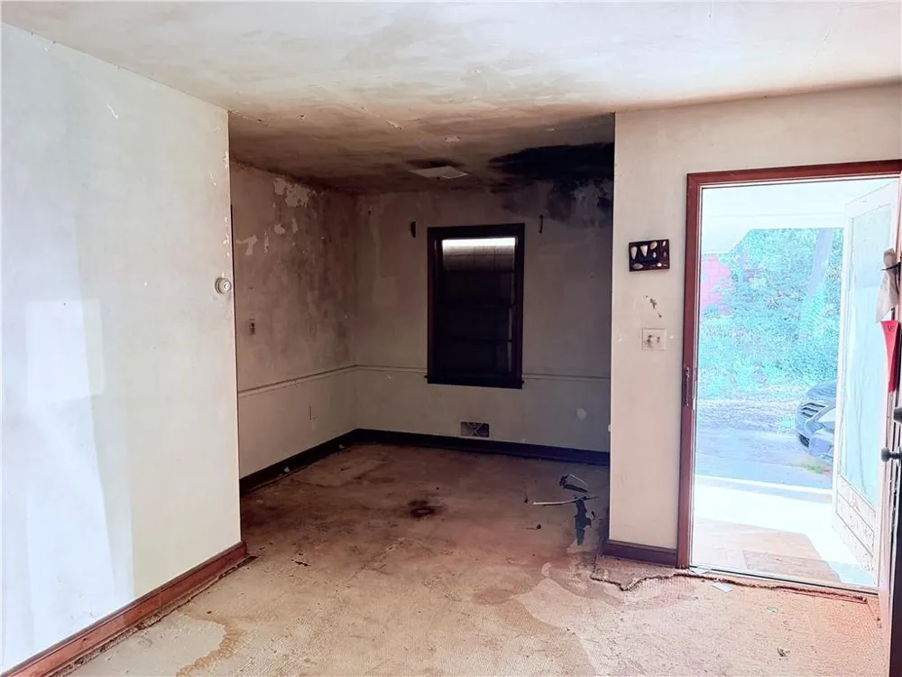 2879 Rockwood Road East Point, GA 30344