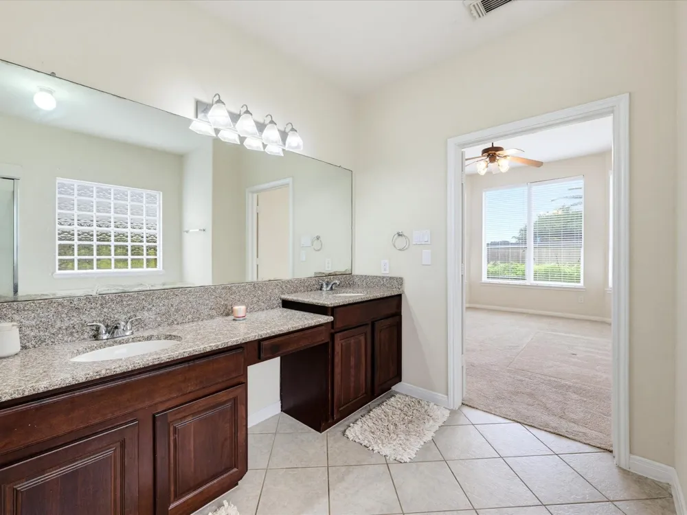 57 Terra Bella Dr Manvel, TX 77578
