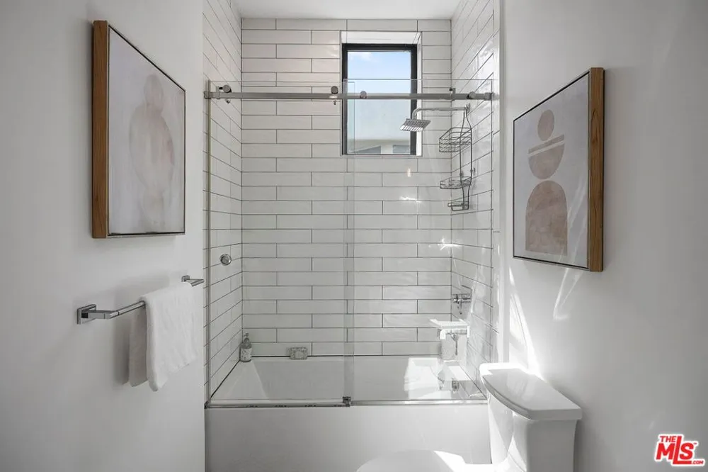 1927 18th Street #B Santa Monica, CA 90404