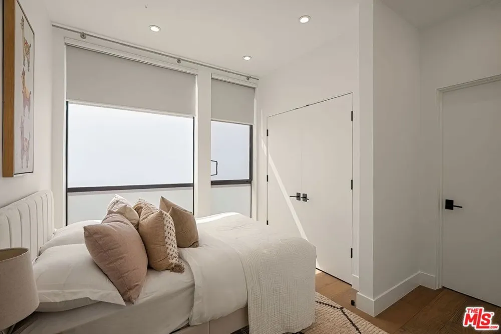 1927 18th Street #B Santa Monica, CA 90404