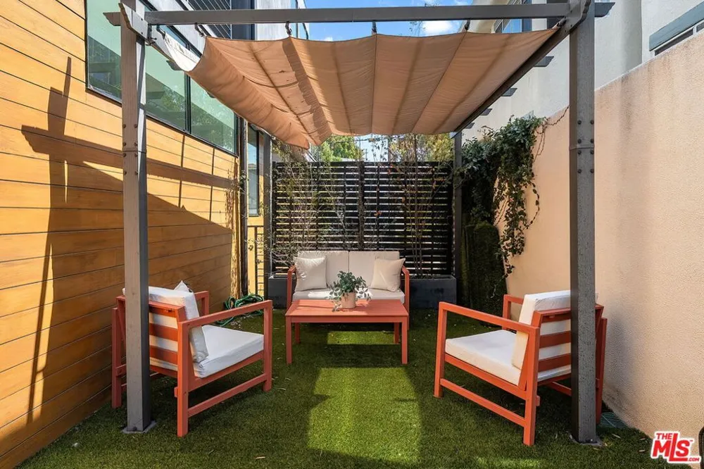 1927 18th Street #B Santa Monica, CA 90404